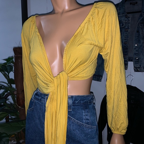 Yellow wrap-around crop top with peasant sleeves - Picture 3 of 4